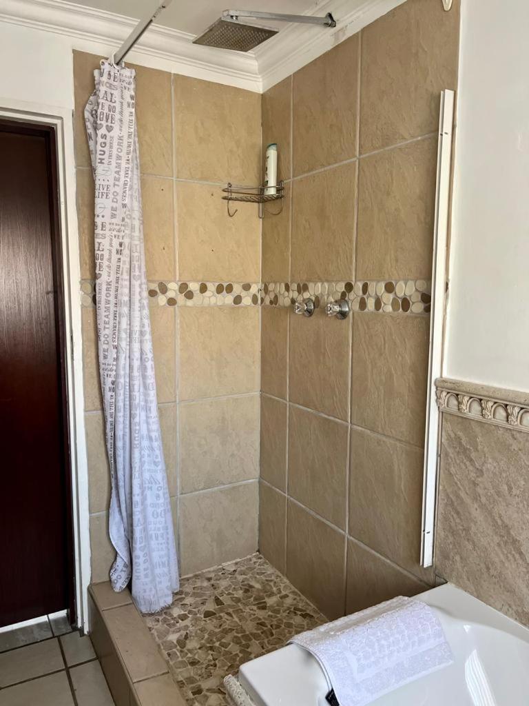 Silken Trap Accommodation No Loadshedding 요하네스버그 외부 사진